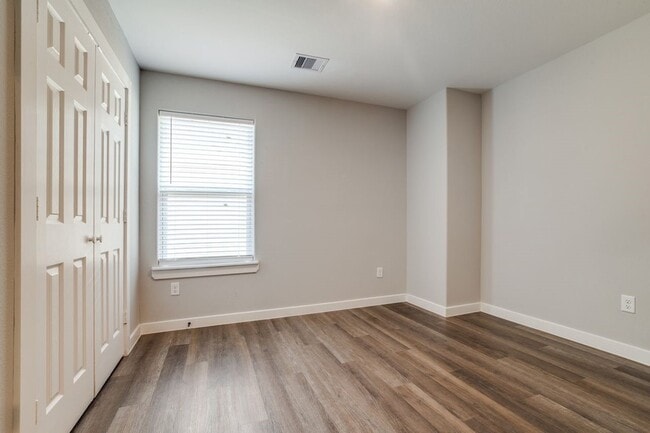 Building Photo - 5705 Breland St