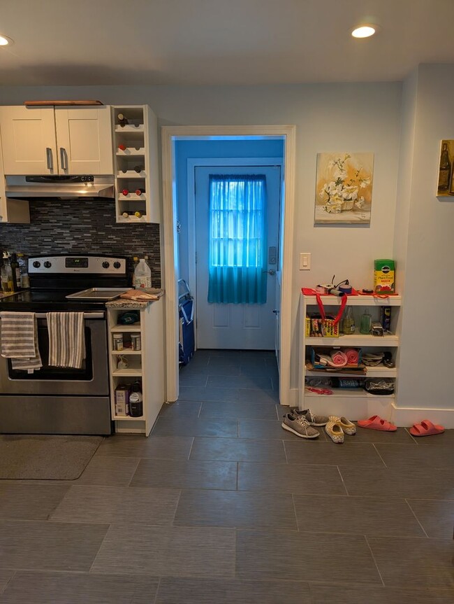 Building Photo - Charming 3-Bedroom, 3-Bathroom Home