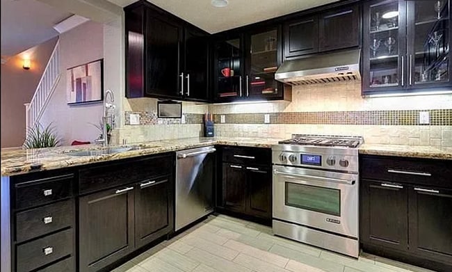 Building Photo - EPIC REA - Modern-Style 3 BR/3BA townhouse...