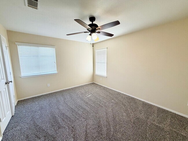 Building Photo - 6404 Mundo Dr
