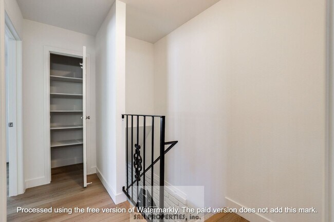 Building Photo - Welcome to this charming two-story home located in the vibrant Huntington Beach