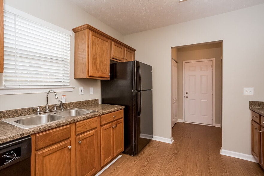 Building Photo - 5275 Yellow Pine Dr