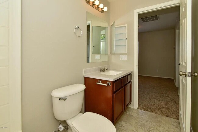 Building Photo - 506 E Townley Ave