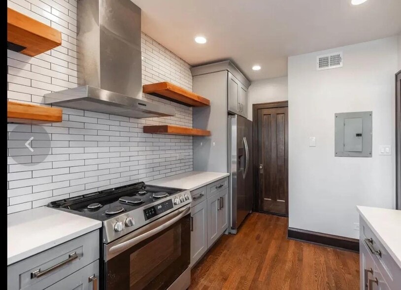 Building Photo - 6411 N Talman Ave