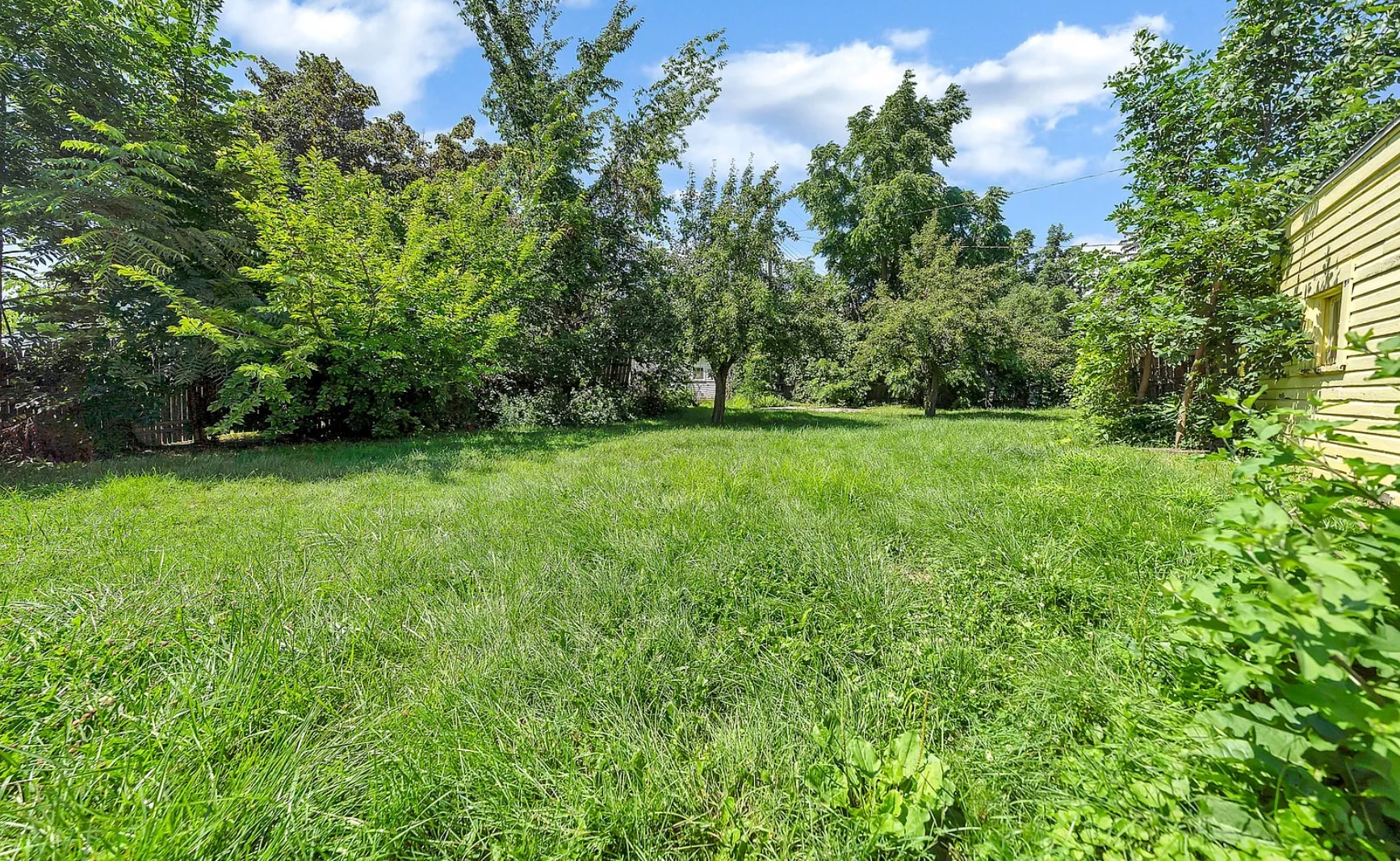 Building Photo - 238 Crestwood Ave