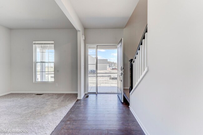 Building Photo - 2780 Riverview Ln