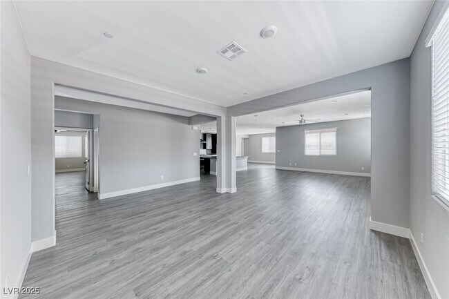 Building Photo - 510 Copper Falcon Ave
