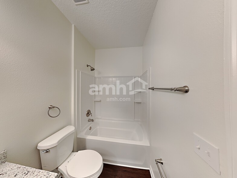 Building Photo - 2842 Woodstone Dr