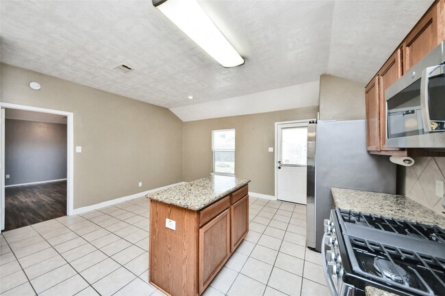 Building Photo - 2731 Gorki Park Dr