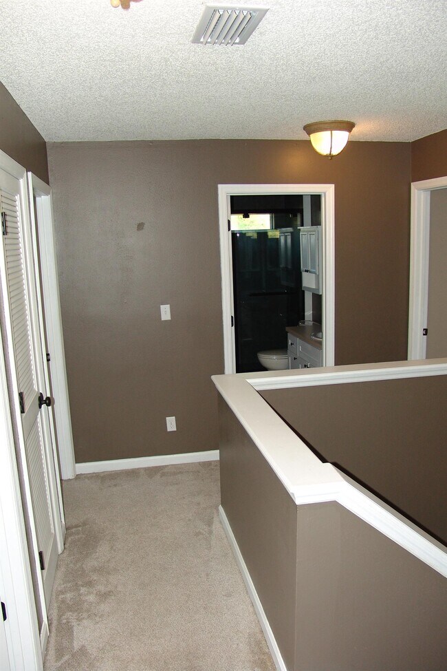 Building Photo - 1208 Pheasant Run Dr