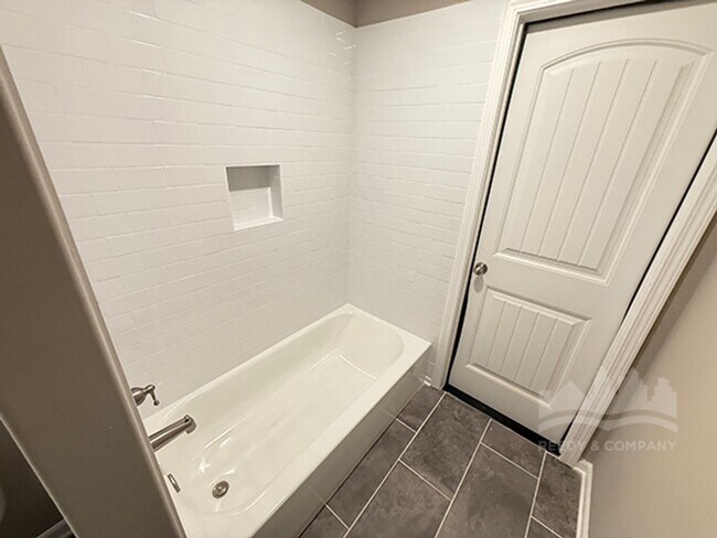 Building Photo - Welcome to this spacious 4 bedroom, 3 bath...