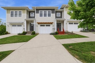Building Photo - 4315 N Cypress Ln