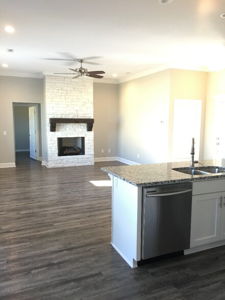 Building Photo - 550 N Greylag Way