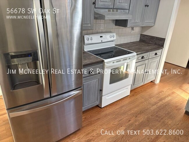 Building Photo - 56678 SW Oak St