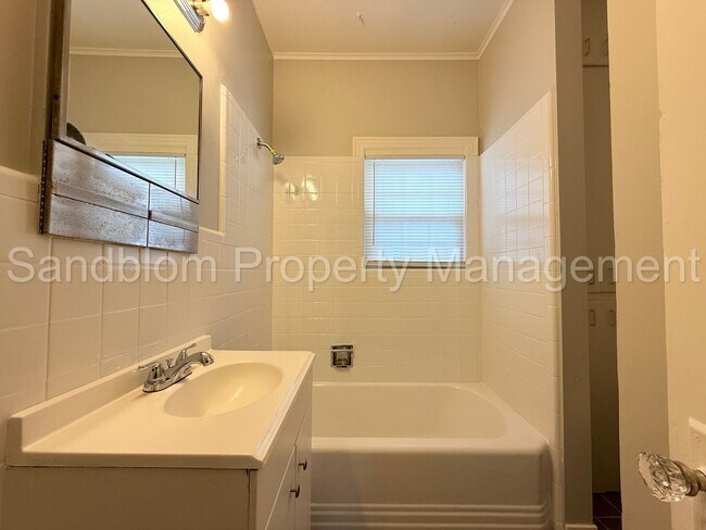 Building Photo - For Lease | Route 66 | Available Now!