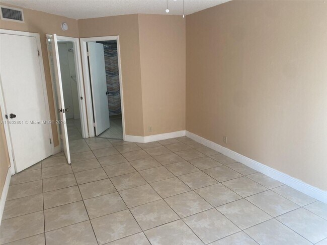 Building Photo - 8290 Lake Dr