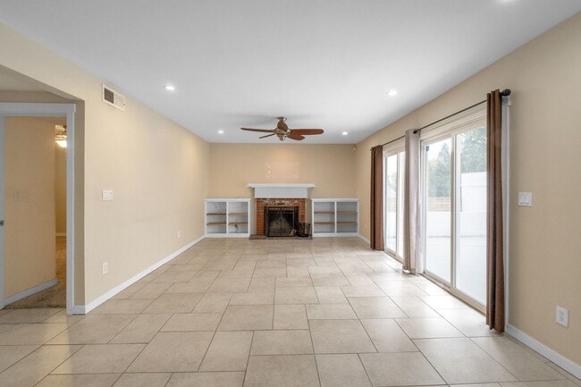 Building Photo - Charming 4 Bedroom / 3 Bathroom house in the lovely neighborhood of Lake View Terrace