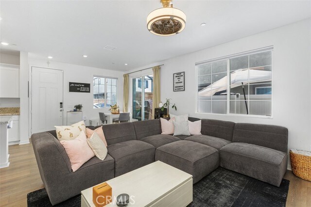 Building Photo - 32600 Manhattan Ave