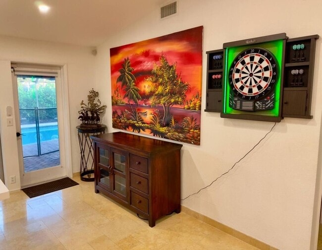 Building Photo - 2524 Gulfstream Ln