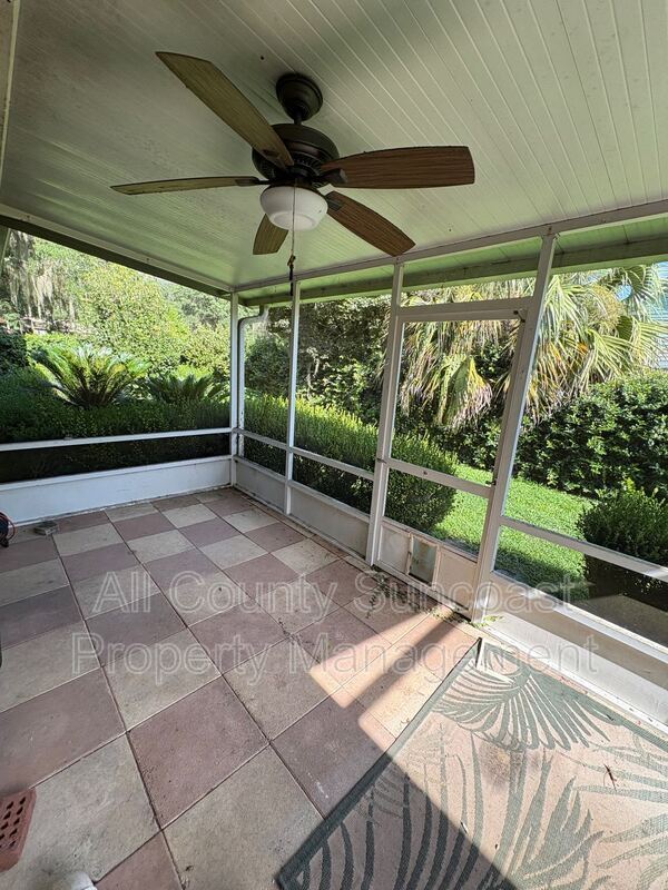 Building Photo - 2600 Lucerne Dr