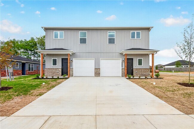 Building Photo - 6802 SW Dignity Ave