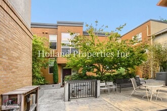 Building Photo - 6267 NE Carillion Dr