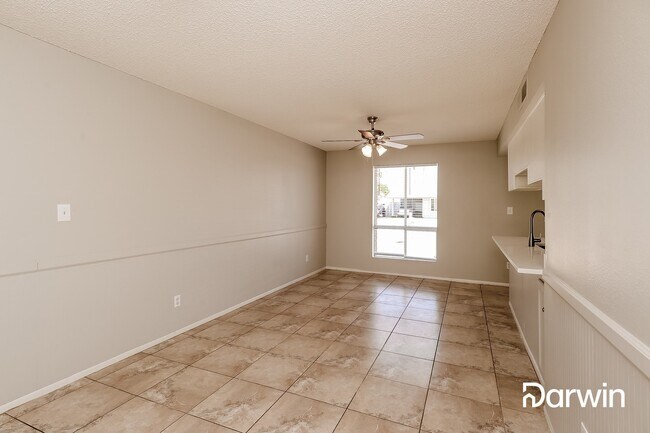 Building Photo - 1815 W Charleston Ave