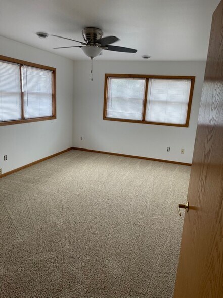 bedroom - 210 E Verona Ave