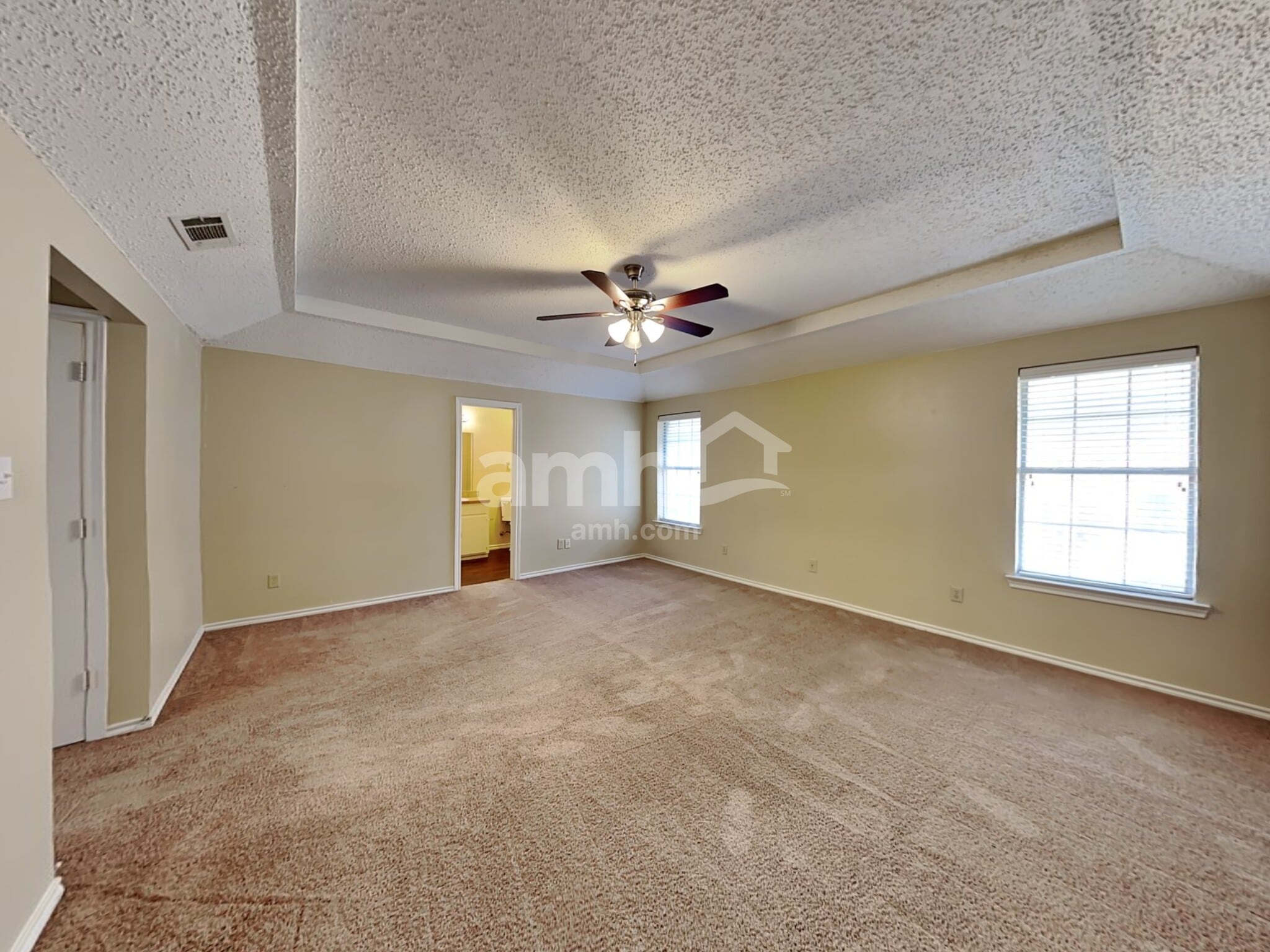 Building Photo - 105 S Winding Oaks Dr