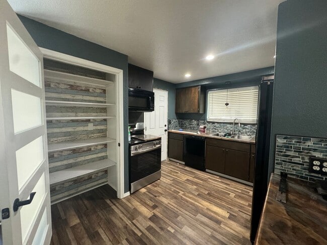 Building Photo - Solar power 3 bedroom 1 bath home with sho...