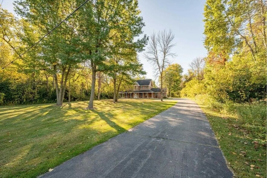 Building Photo - 969 Riverside Dr