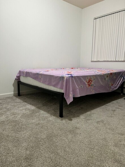 Building Photo - 1968 Axtell Dr