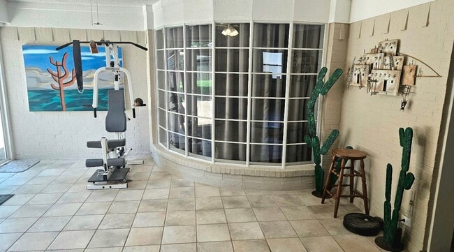 Building Photo - Fully furnished 4-bed, 2.5-bath