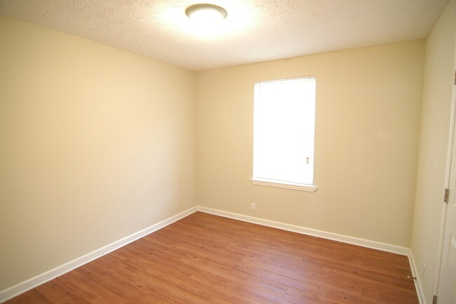 Building Photo - Renovated East Nashville Duplex!