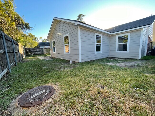 Building Photo - 13122 Stillington Dr