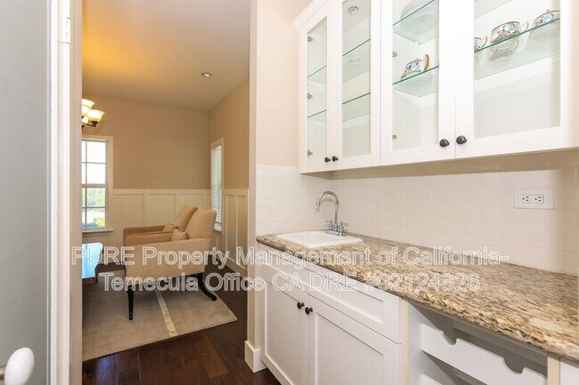 Building Photo - 36475 Avenida La Cresta