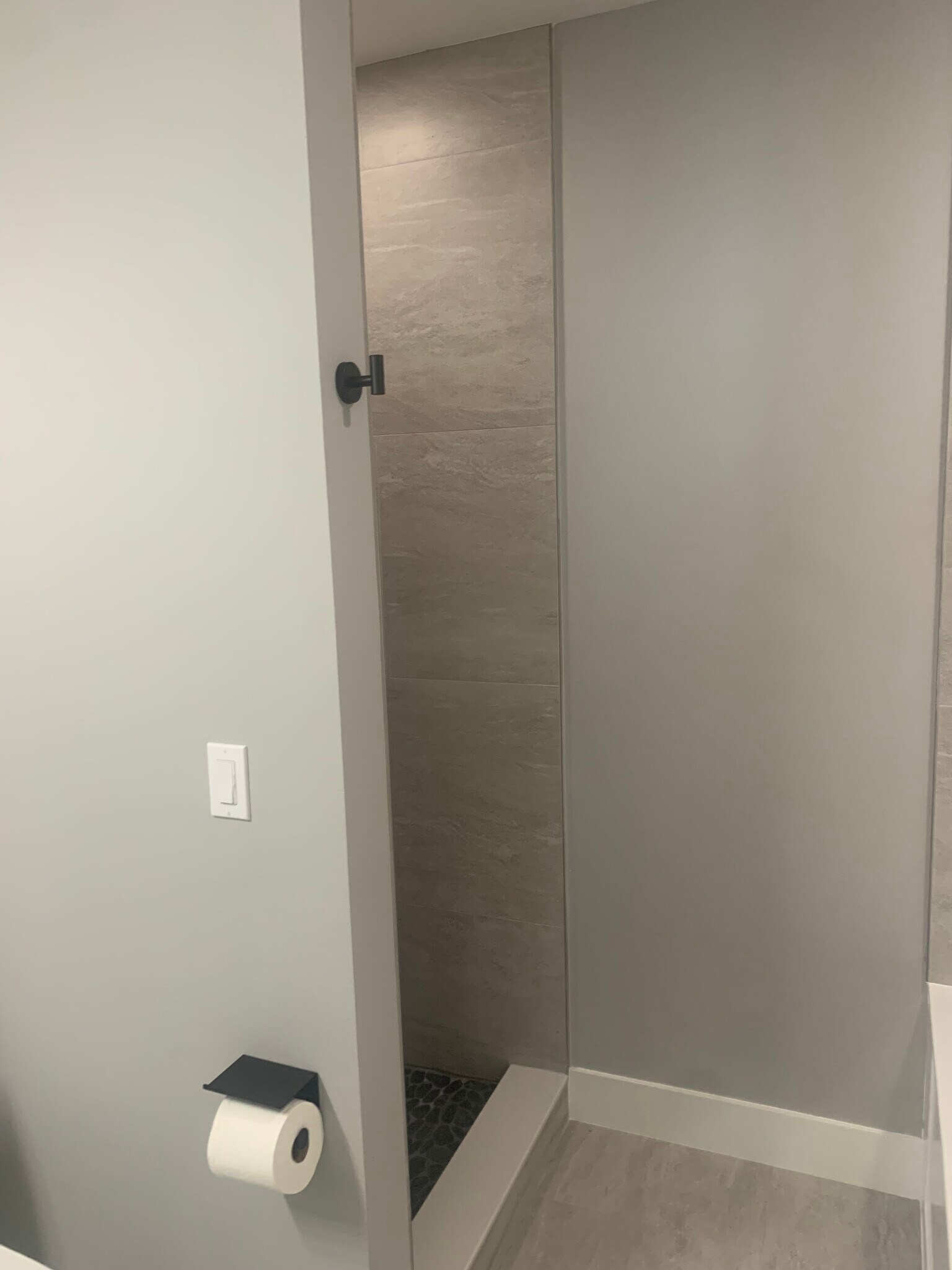 Shower - 511 Lucerne Ave