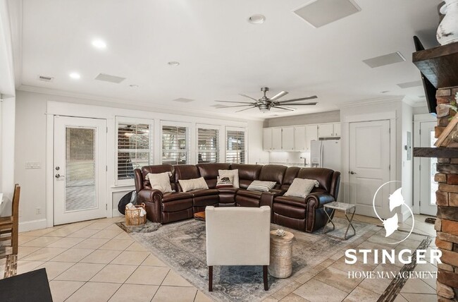 Building Photo - 150 Brickyard Point Rd S