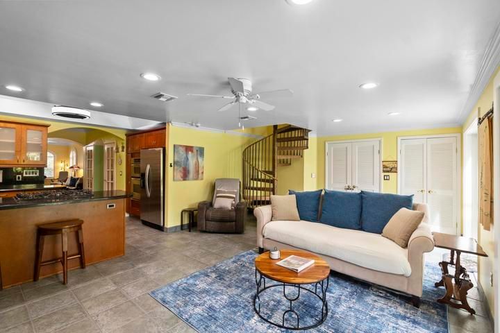 Building Photo - 614 SE 5th Ct