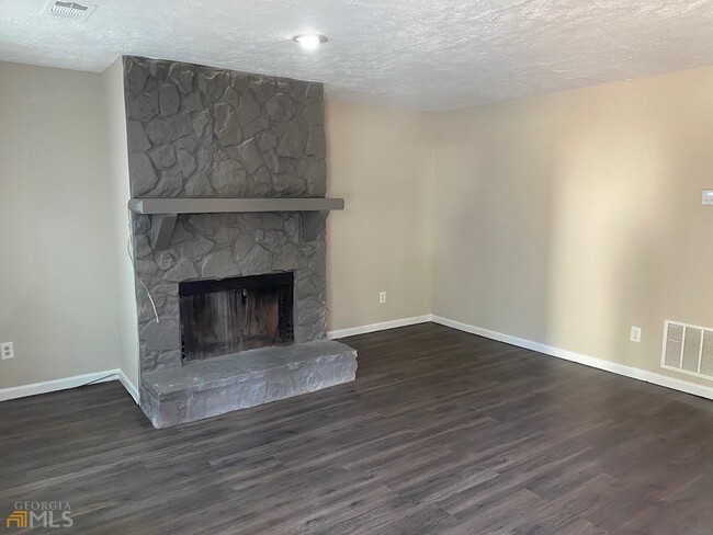 Building Photo - 5609 Windwood Rd