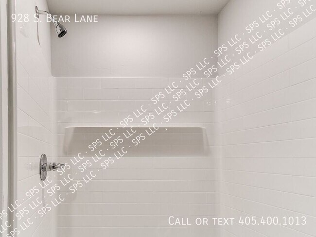 Building Photo - 928 S Bear Ln