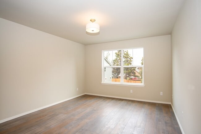 Building Photo - Midtown 3 Bedroom Rental