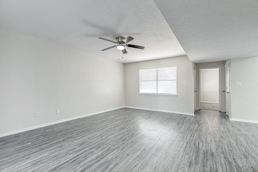 Building Photo - 2904 NW Ozmun Ave