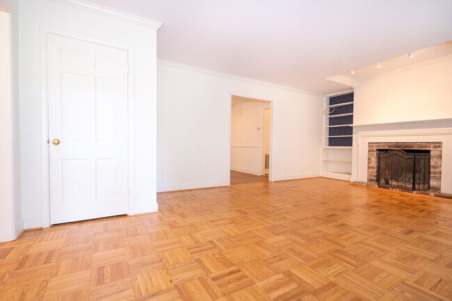 Building Photo - 734 James Dr