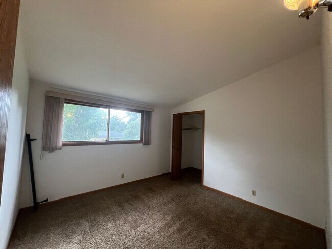 Building Photo - 2306 Radtke Ave