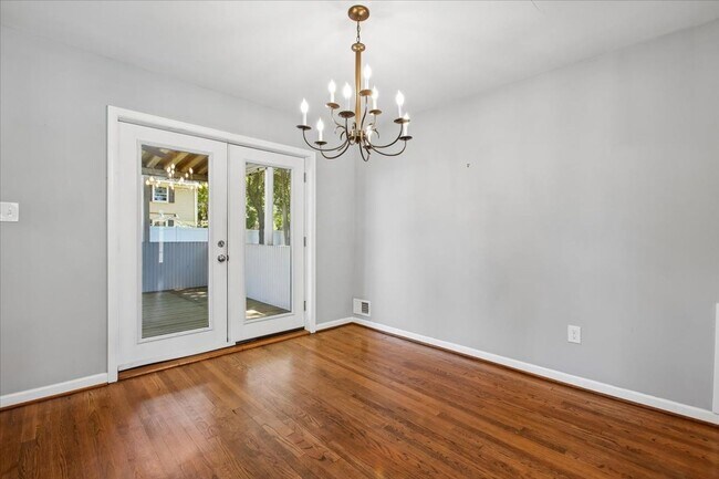 Building Photo - 3801 Denfeld Ave