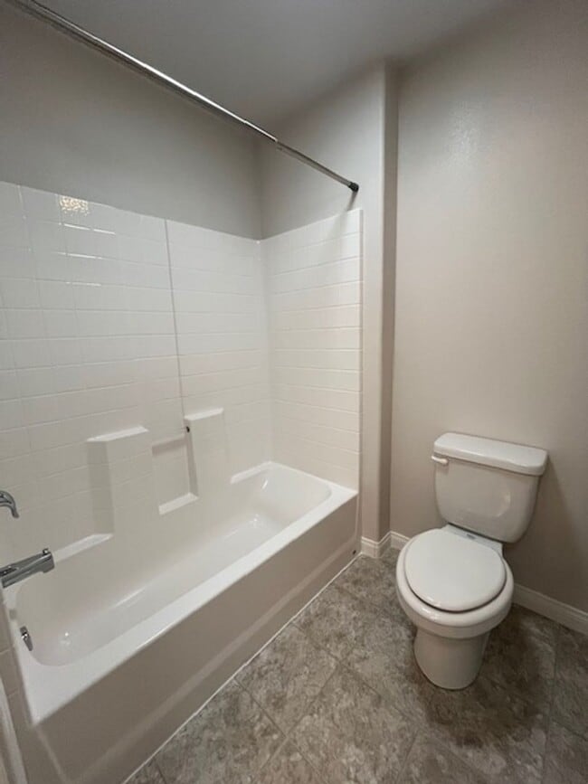 Building Photo - 877 Humbert Ave