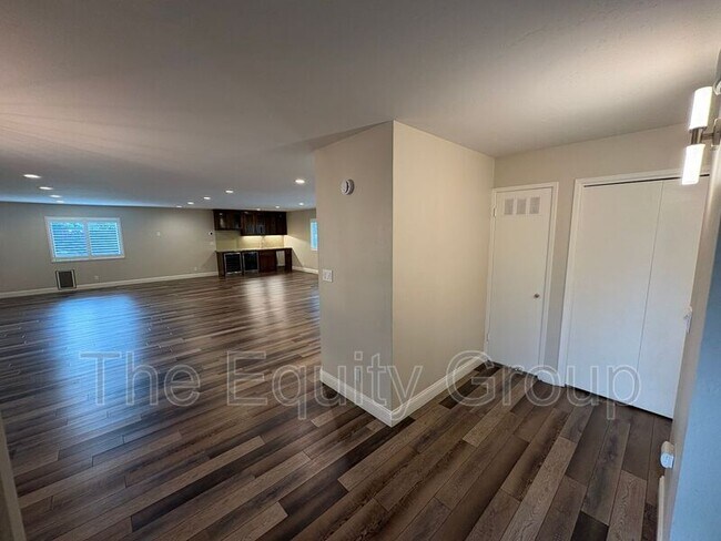 Building Photo - 445 N O'Farrell Ct