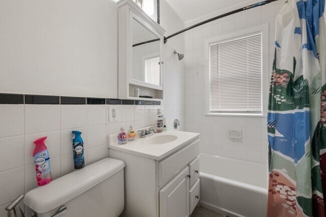 Building Photo - 18 Claymoss Rd