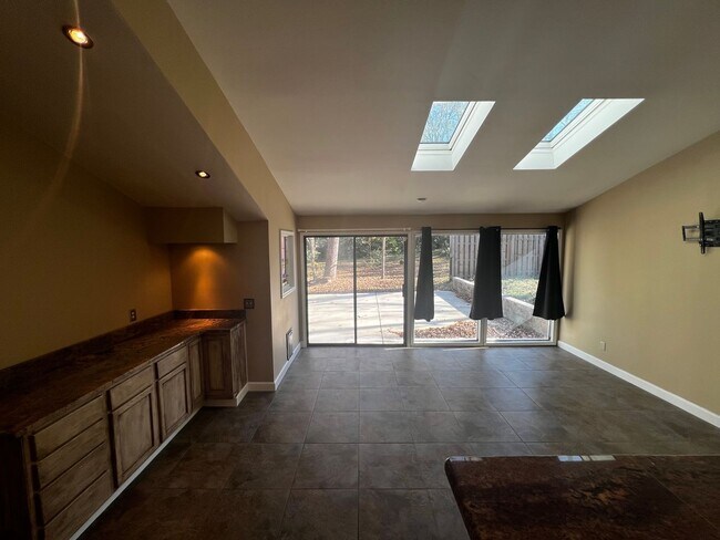 Building Photo - 204 Woodside Ave